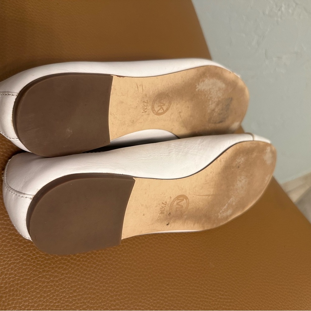 MICHAEL Michael Kors White Flats with Gold Buckle - Picture 4 of 4